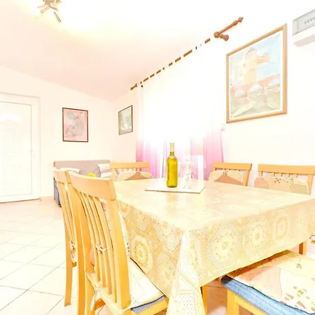 Apartmán Spacious In With Garden View 65 M² *