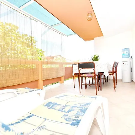 Spacious In With Garden View 65 M² Vir