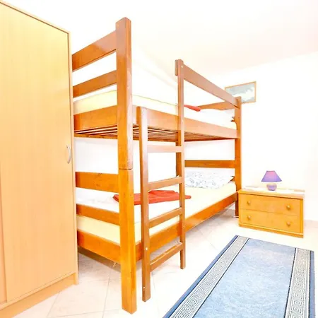 Apartmán Spacious In With Garden View 65 M² *