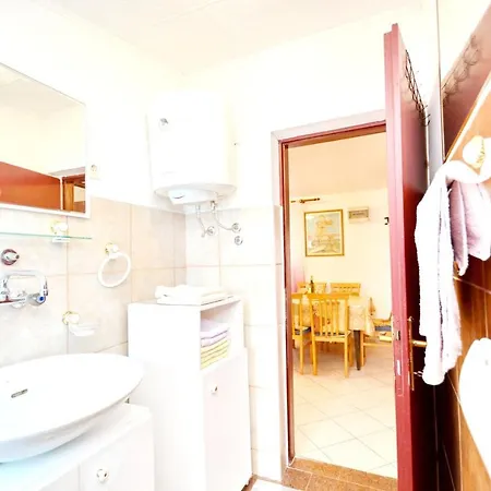 Apartmán Spacious In With Garden View 65 M² *