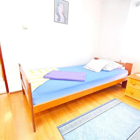 Appartamento Spacious In With Garden View 65 M² *
