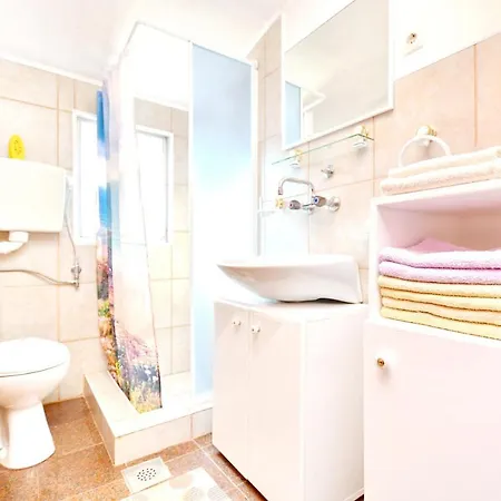 Spacious In With Garden View 65 M²